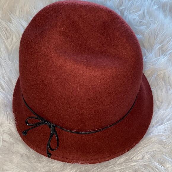 Emma B by Giovannio - Wool Cloche hat